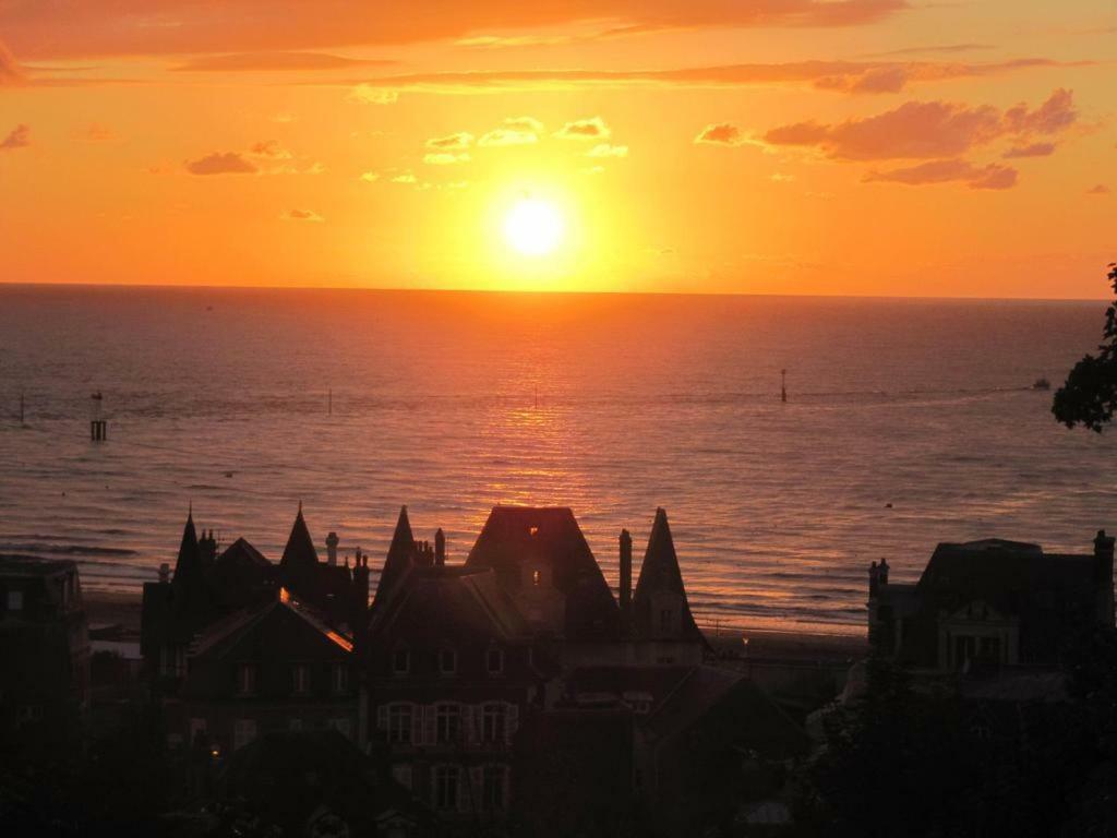 Superbe Deux Pieces Vue Mer Avec Jardin Trouville-sur-Mer Bagian luar foto