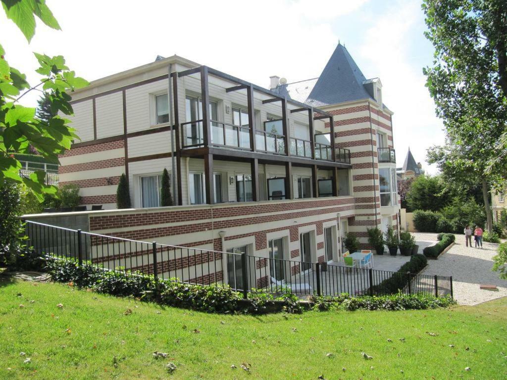 Superbe Deux Pieces Vue Mer Avec Jardin Trouville-sur-Mer Bagian luar foto
